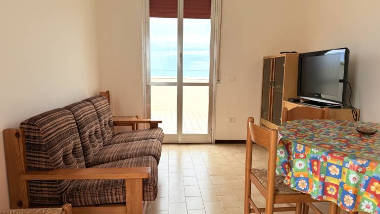Rental apartment with patio — photo 5
