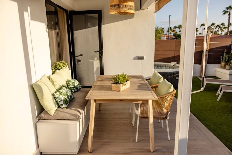 Rental apartment with barbecue, terrace & yard — photo 5