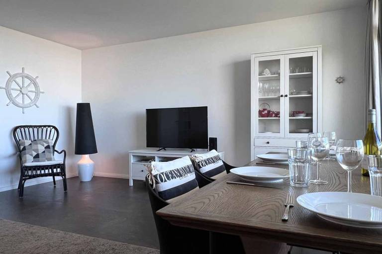 Ferienwohnung 86 mit Panorama-Meerblick im Strandhochhaus Döse — photo 2