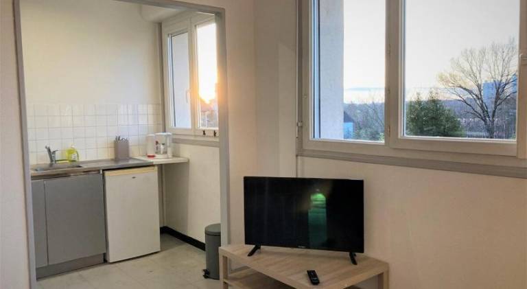 Apartment with 1 room for 4 persons in Limoges