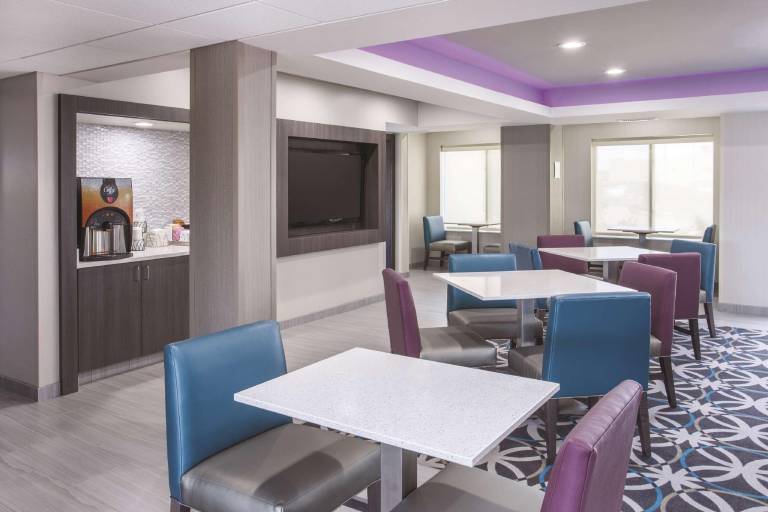La Quinta Inn & Suites by Wyndham Effingham — photo 5
