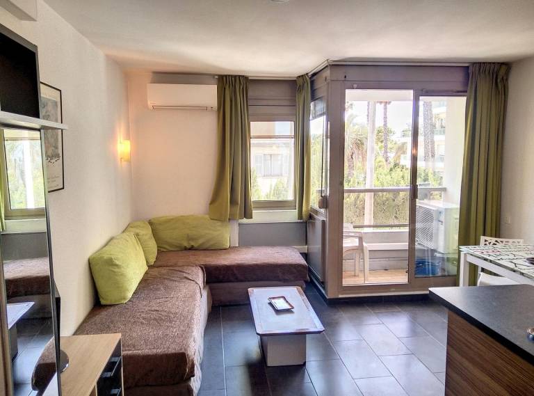 Holiday apartment with yard & patio | Close to the beach | Pets are welcome — photo 2