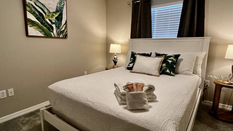 Family-oriented vacation home with private pool | Pet-friendly — photo 3