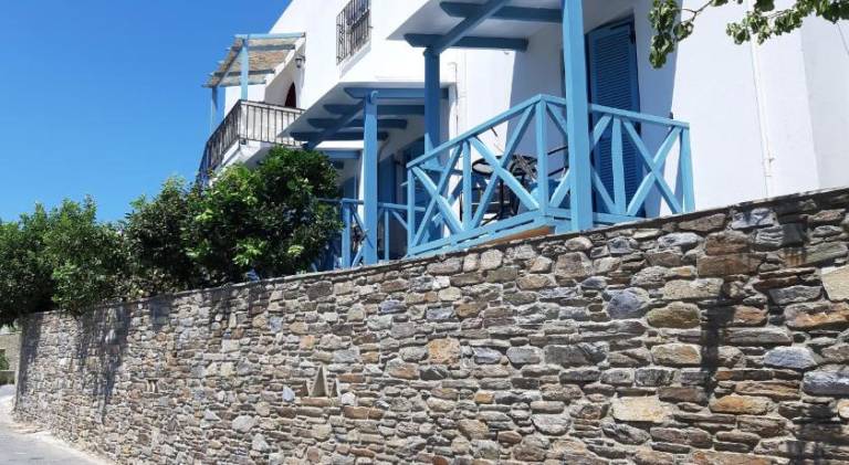 Rental apartment with yard & patio | Dogs allowed in Andros