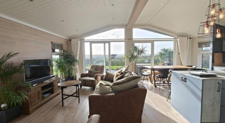 Lodge with barbeque | Pet-friendly — photo 3