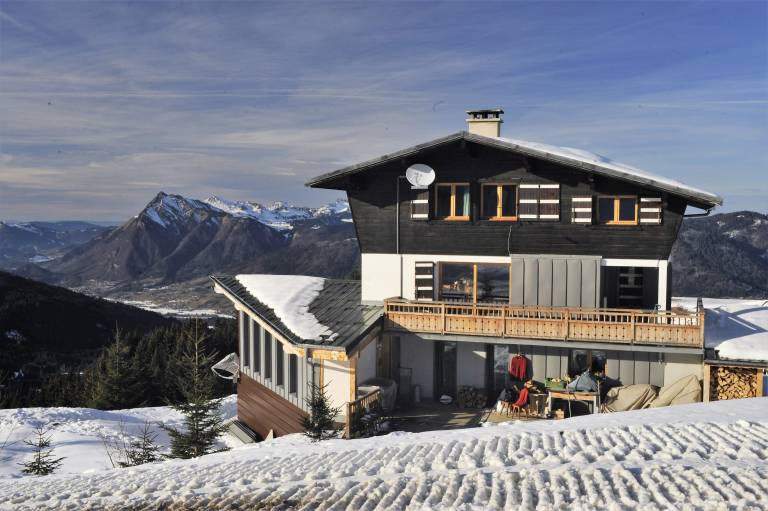 Fully equipped pleasant rental apartment with BBQ, yard & terrace | Garden view | Next to the ski | Dogs allowed — photo 5