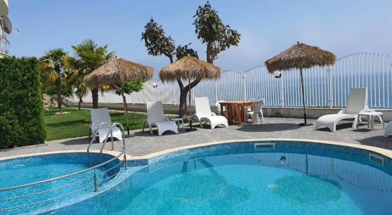 Beautiful holiday apartment with garden, patio & BBQ | Close to the beach | Dogs allowed in Sveti Vlas