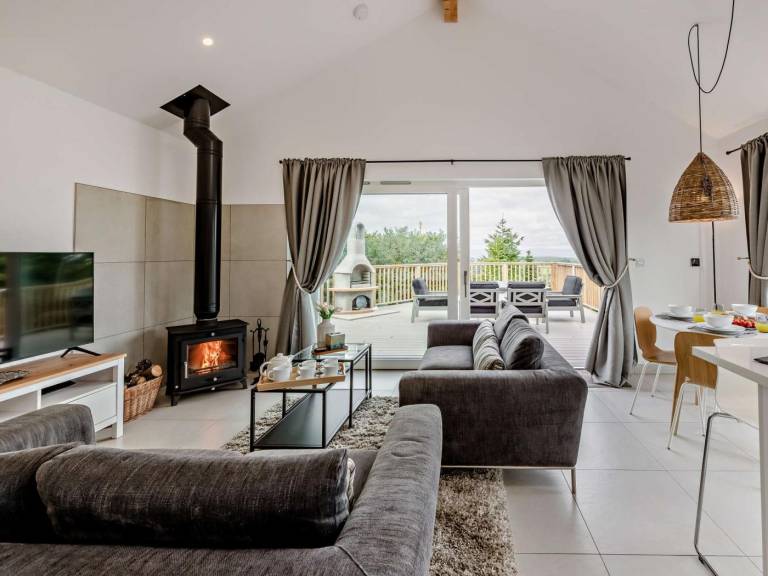 Fully equipped lodge with grill & jacuzzi | Pet-friendly — photo 2