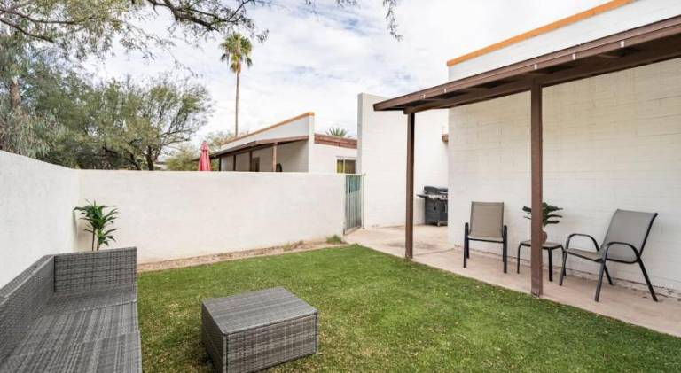 Bright 2BR Oasis Desert Charm and BBQ Nights — photo 3