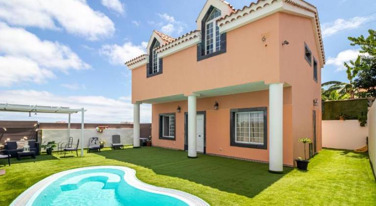 Vacation home with pool, garden & jacuzzi | Good for workation | Pets allowed in Las Palmas de Gran Canaria