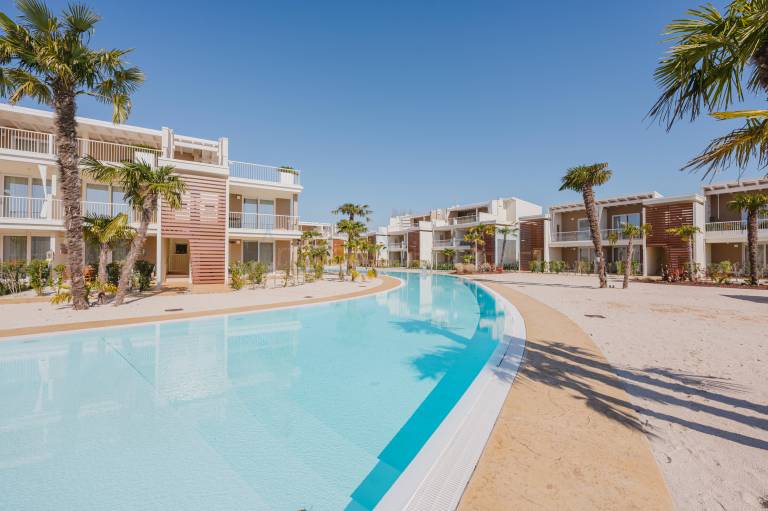 Family-oriented lovely holiday apartment with pool & patio | Garden view | Next to the beach | Dogs allowed — photo 2