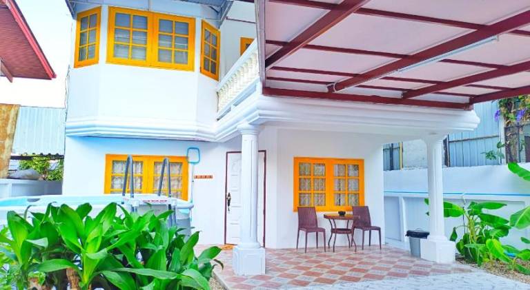 Vacation home with terrace, private pool & yard | Suitable for remote work | Pets allowed — photo 4
