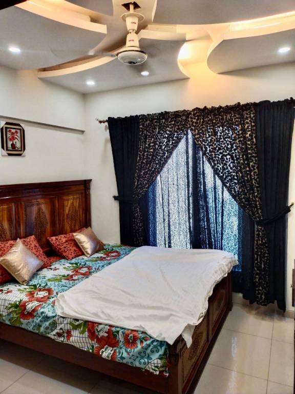Rental apartment with 1 room for 2 persons in Karachi