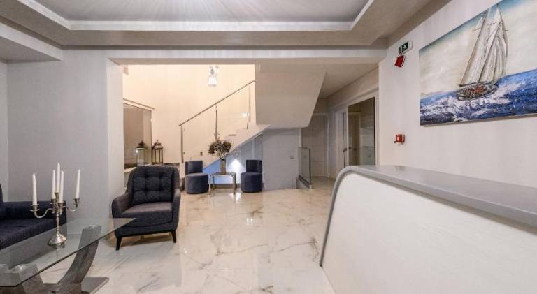 Lovely serviced apartment with terrace, yard & pool | Pets are welcome — photo 5