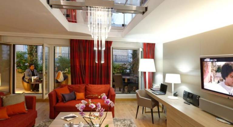 Serviced apartment with patio | Next to Arc de Triomphe — photo 3