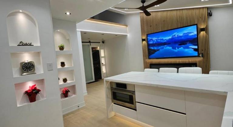 Yolo guest house in Richmond Hill, ON