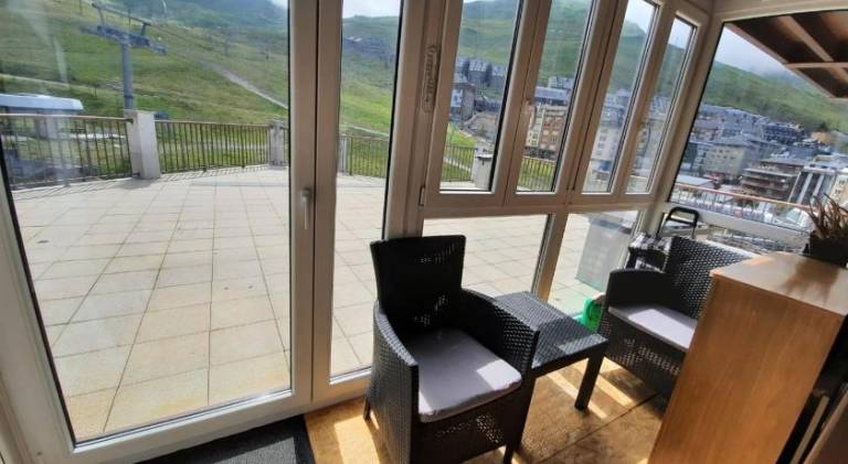 Rental apartment with patio — photo 4