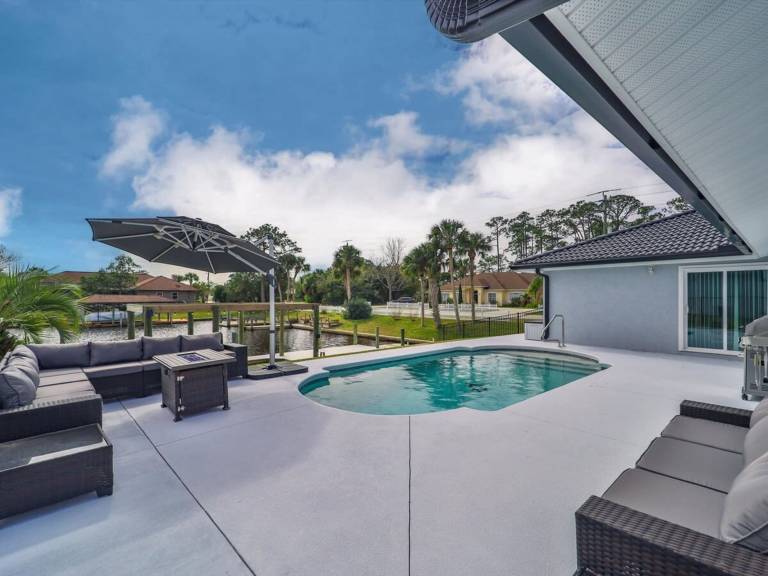 Family-oriented wonderful vacation home with grill, fast internet & garden | Sea view | Pets are welcome in Palm Coast, FL