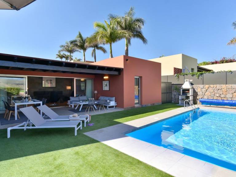 House with grill, private pool & yard | Nature view — photo 3