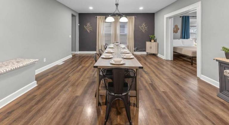 Spacious Downtown Retreat Near the Childrens Museum — photo 3