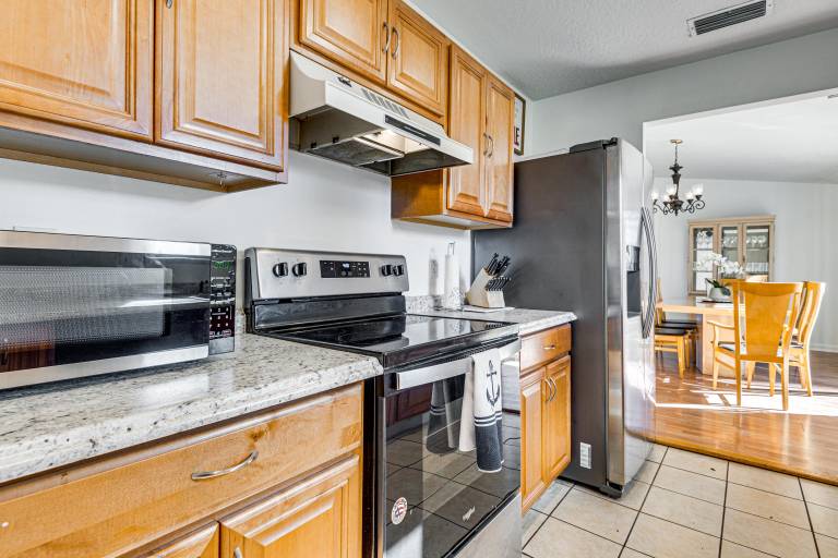 Peaceful Palm Bay Retreat w/ Spacious Yard! — photo 3