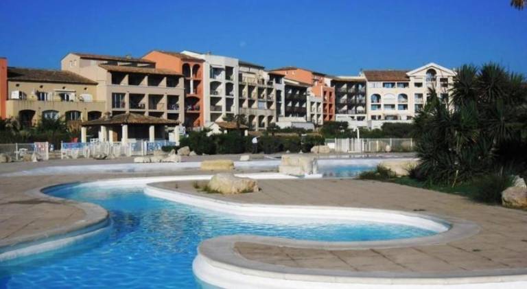 Refait a neuf Standing bord de plage et piscine Proche de St Trop — photo 5