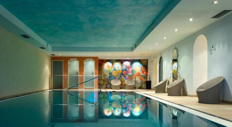 Serviced apartment with pool, sauna & hot tub — photo 2
