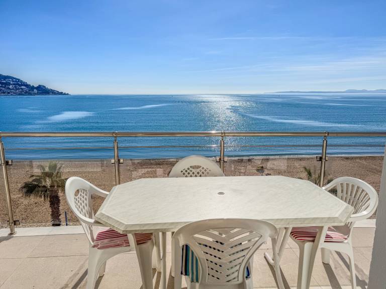 Holiday apartment with terrace in Roses