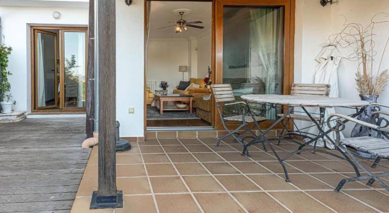 Rental apartment with terrace & pool — photo 3