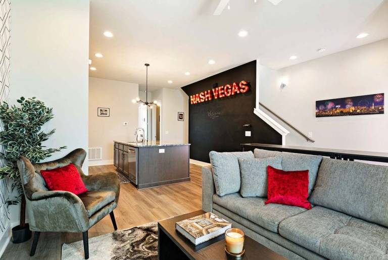 Private Home w Rooftop Game Room near Downtown — photo 4