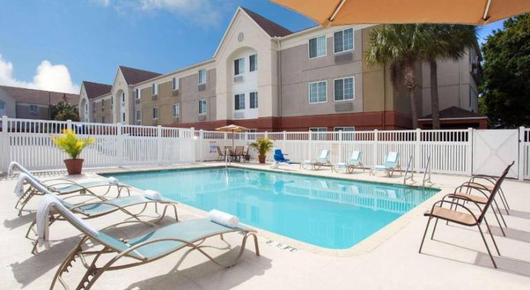 Sonesta Simply Suites Clearwater St. Petersburg — photo 2