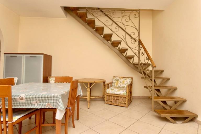 Apartment with garden | Garden view — photo 4