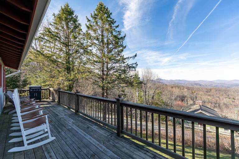 Alpenglow - App Ski Mountain, Views, Hot Tub, Nice Yard — photo 4