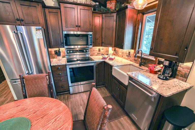 Child-friendly pleasant condo with private pool & patio | Pets are welcome — photo 5