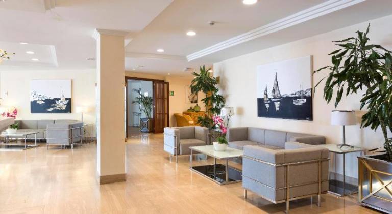 Serviced apartment with pool, garden & terrace | Next to the beach | Dogs allowed — photo 4