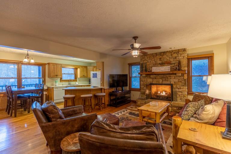 Nuttin Better - App Ski Mtn cabin with hot tub, game table — photo 3