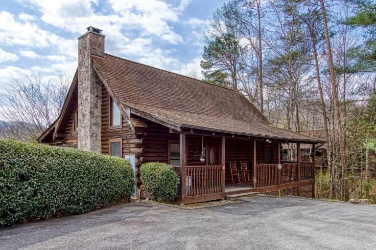 Family-oriented cabin with private pool | Pets allowed in Pigeon Forge, TN