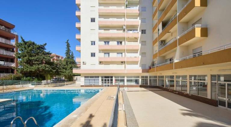 Apartment with pool — photo 4
