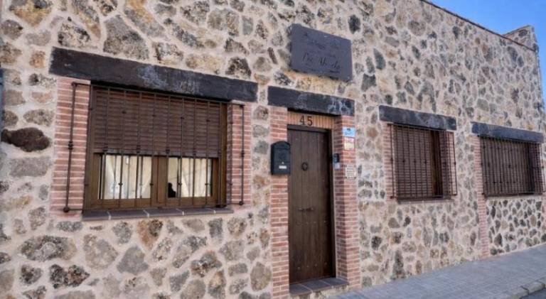 Vacation home with patio in Consuegra