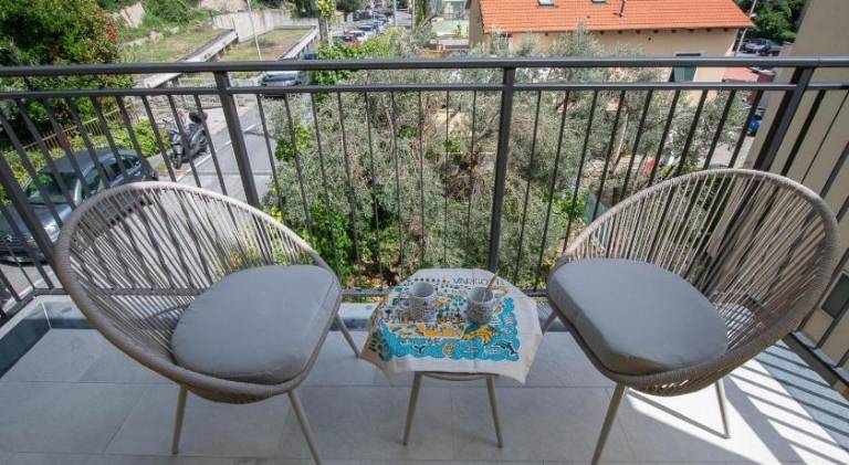 Rental apartment with patio — photo 5