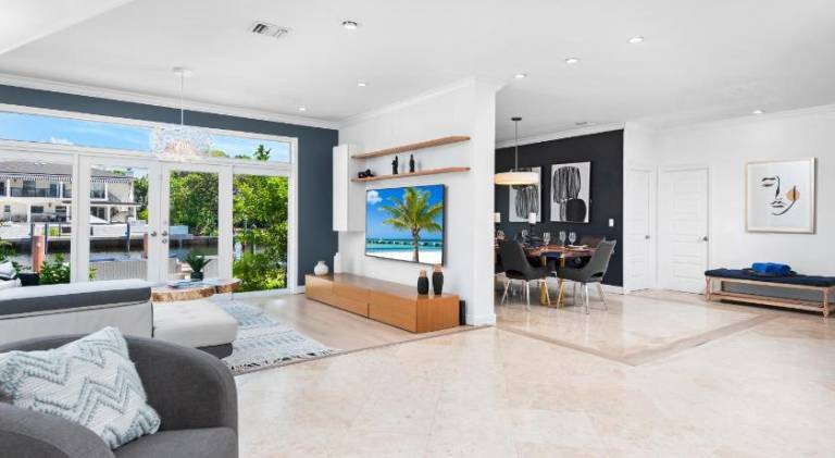 Vacation home with jacuzzi & pool — photo 3