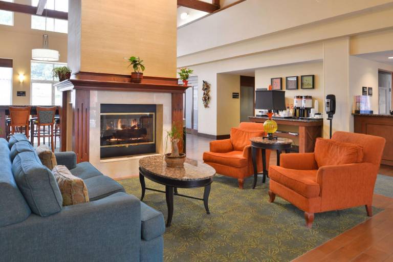 Hampton Inn & Suites Newport News-Airport (Oyster Point Area) — photo 4