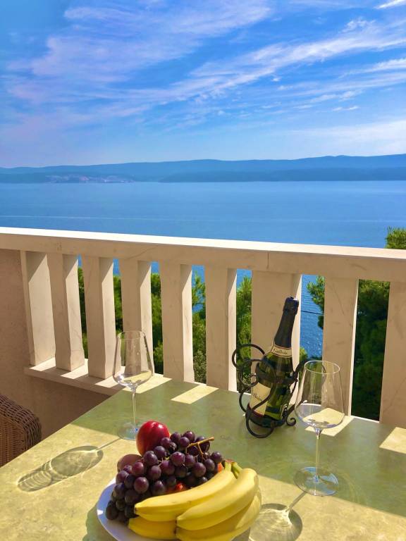 Rental apartment with BBQ & patio | Mountain view — photo 2