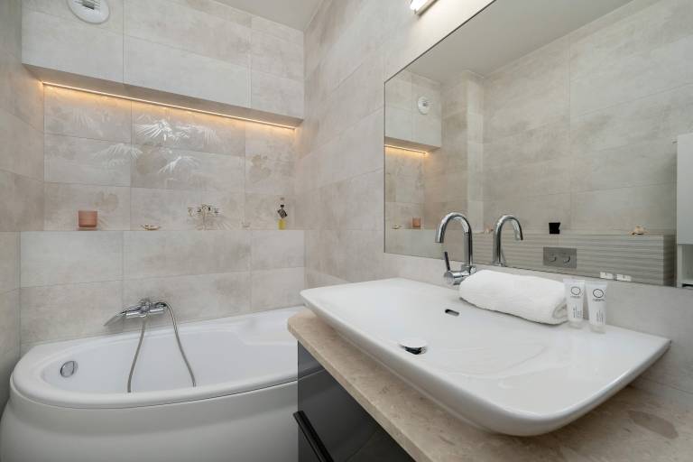 Studio with fast internet | Near St. Elisabeth's Church — photo 4