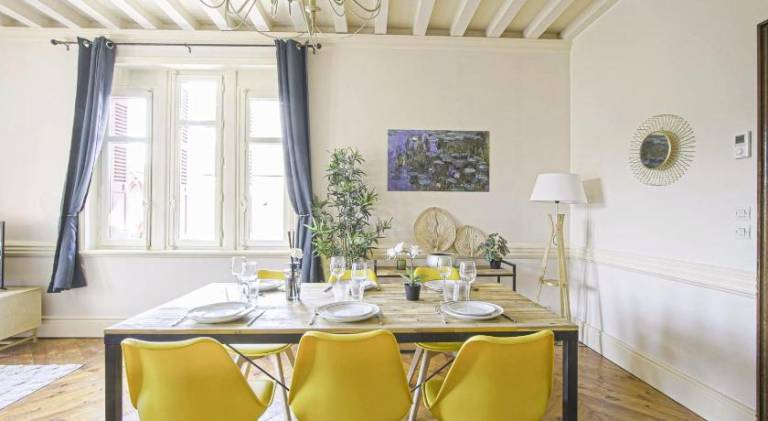 Holiday apartment with patio & garden — photo 4
