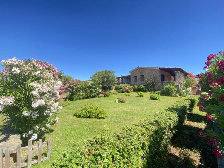 Family-friendly beautiful holiday apartment with garden & terrace | Garden view | Dogs allowed — photo 4