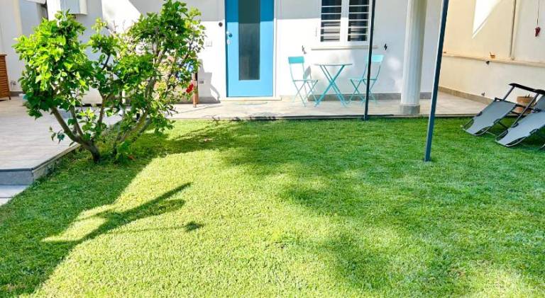 Sea Breeze Garden House in Civitavecchia