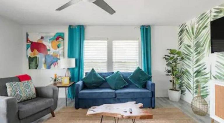 Vacation home with yard, barbeque & private pool in Galveston, TX