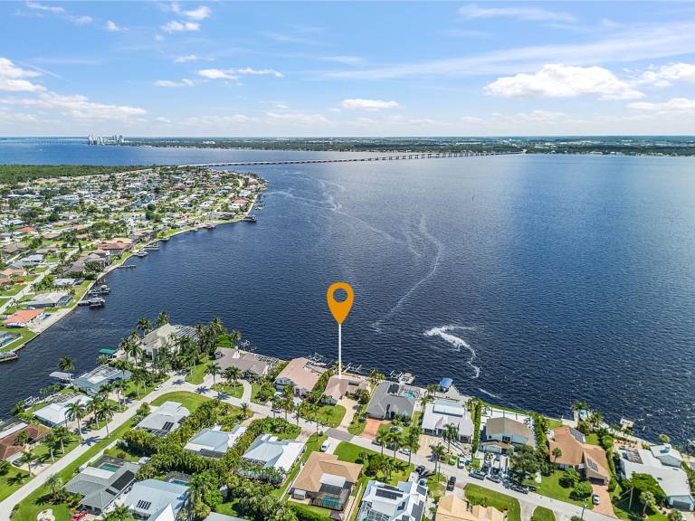House with BBQ & private pool | Water view — photo 5