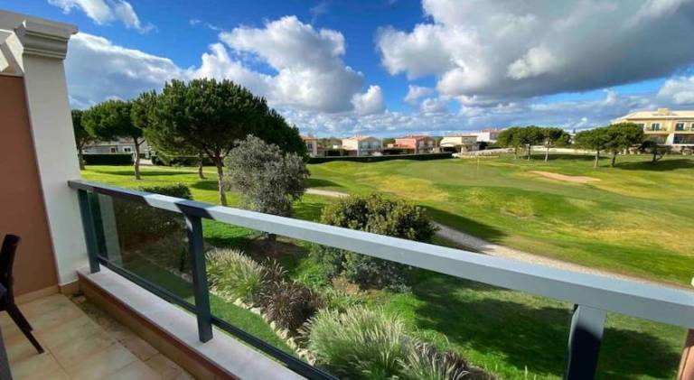 Beautiful 2 bed townhouse on Boavista golf course in Lagos